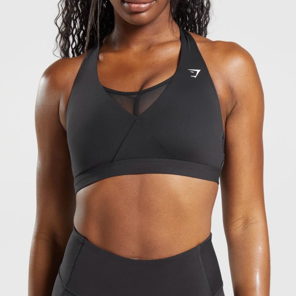 NWT GYMSHARK CROSSOVER SPORTS BRA IN BLACK SIZE